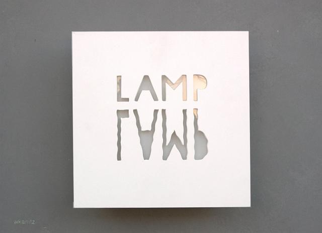 Lamp.jpg - Lamp - Wandleuchte, 30 x 30 cm.