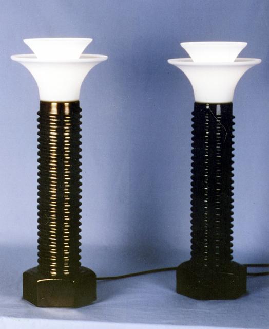 Metrix.jpg - Metrix - Tischleuchte,  Höhe 74 cm,
Keramik und Glas, 1994.